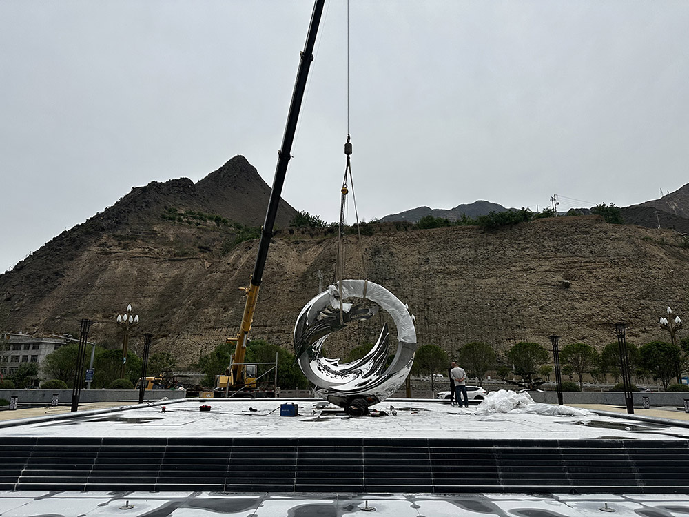 Zhe Long Hui Stainless Steel Sculpture